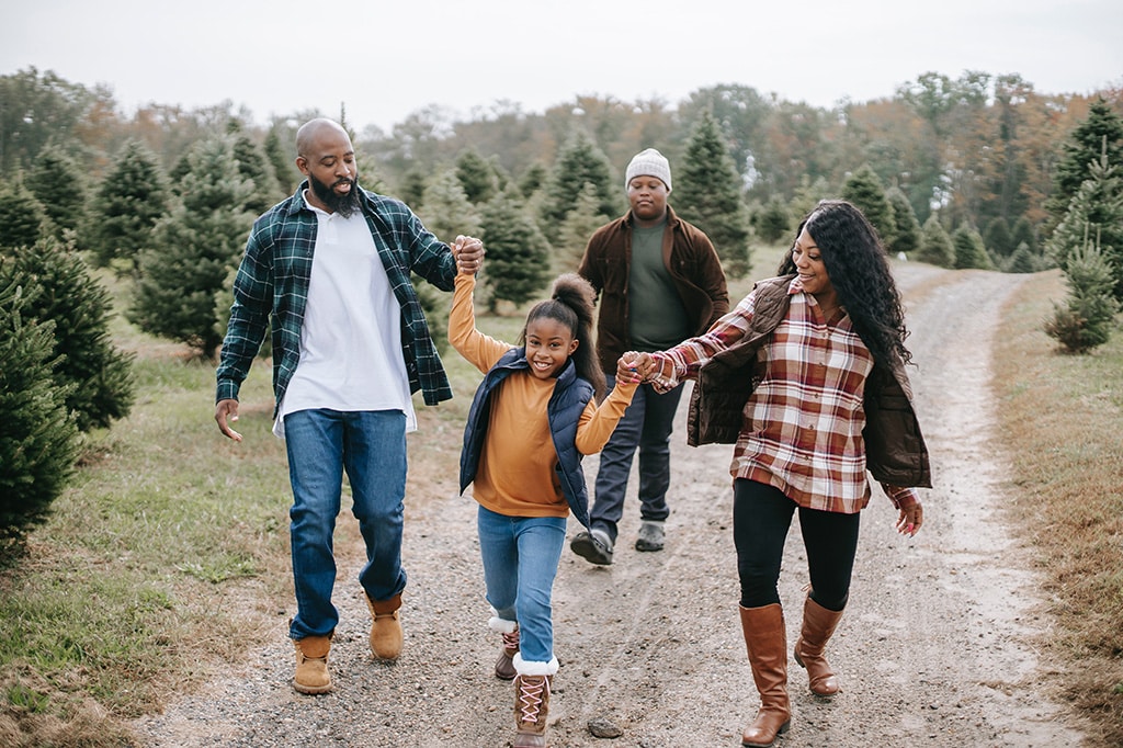 ATCo-web-mid-image-family-treefarm